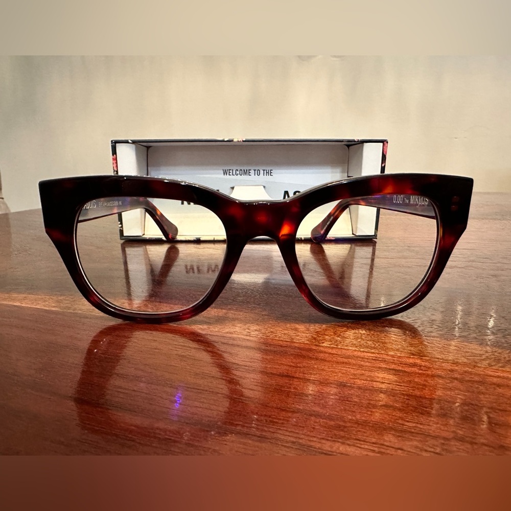 Caddis Miklos, Bluelight Technology. Color: Gloss Tortoise 0.00